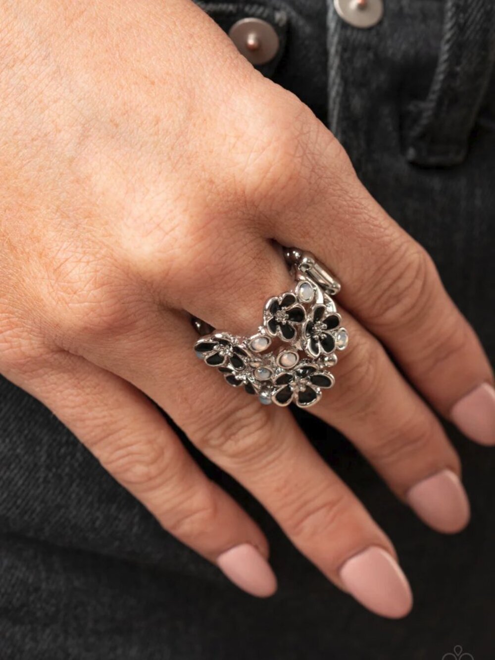 Paparazzi Jewelry Accessories - Blooming Banquet - Black Ring - Vintage